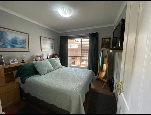 3 BEDROOM CLUSTER FOR SALE IN LAMBTON